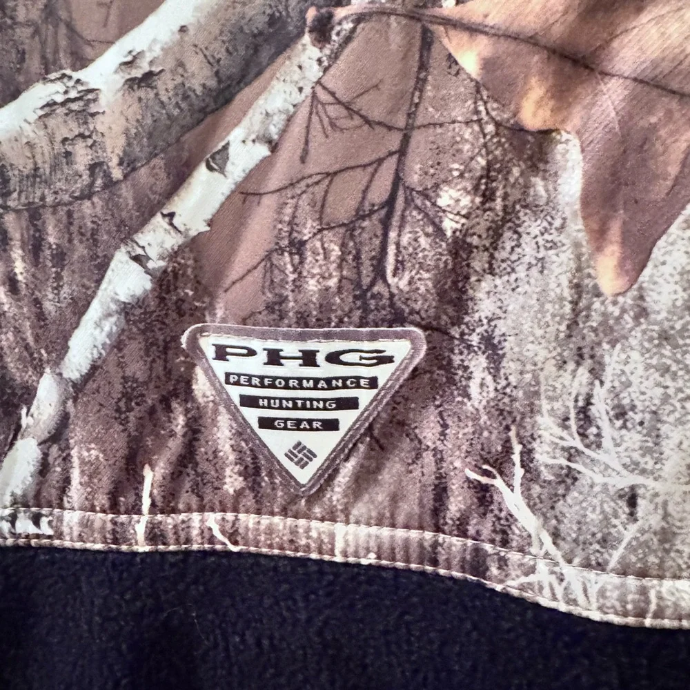 Columbia Men's Camouflage and Black Performance Pullover - Picture 3 of 5